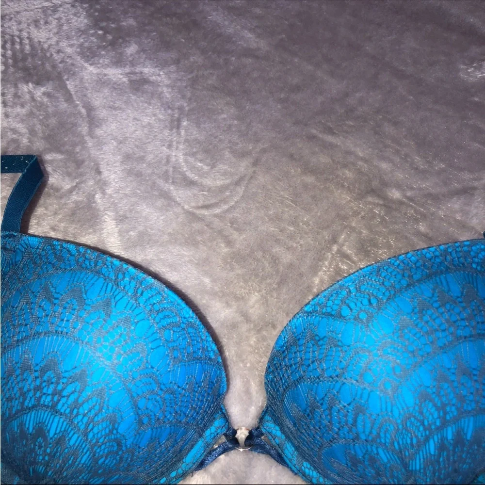 La senza blue double push up bra with a mesh/ net design on the pads 32B - Picture 4 of 8